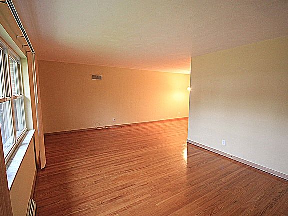 3rd image of 8409 Winzenburg Dr
