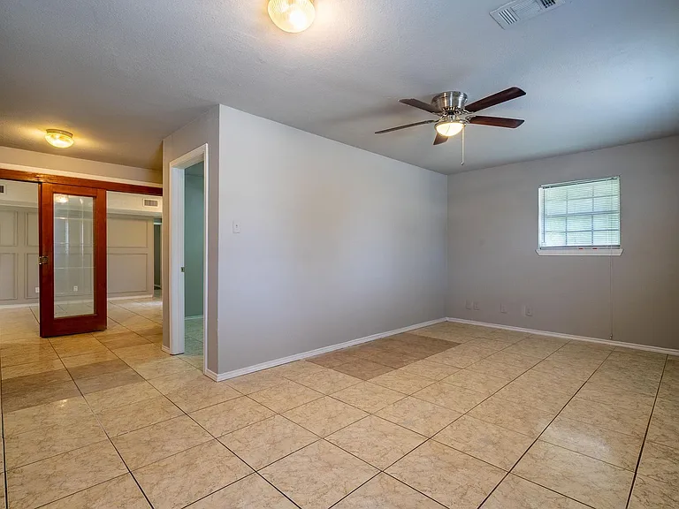 4212 Village Green Dr — Photo 11