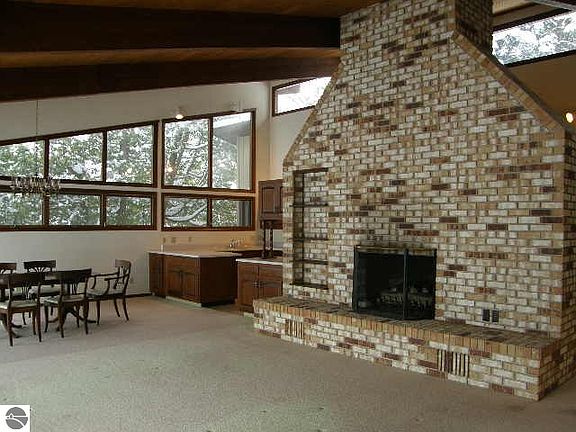 3rd image of 4983 Crystal Dr