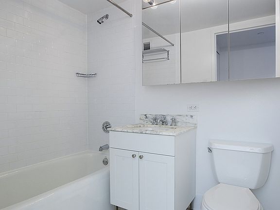 4th image of 4705 Center Blvd APT 1807