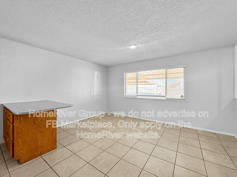 2304 Alamogordo Dr NW — Photo 8