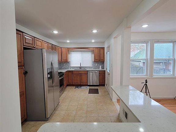 4th image of 796 Fairview Ln #1
