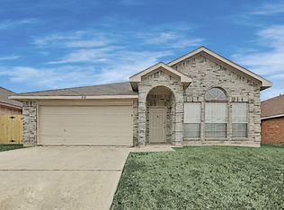 832 Thorton Dr, Cedar Hill, TX 75104