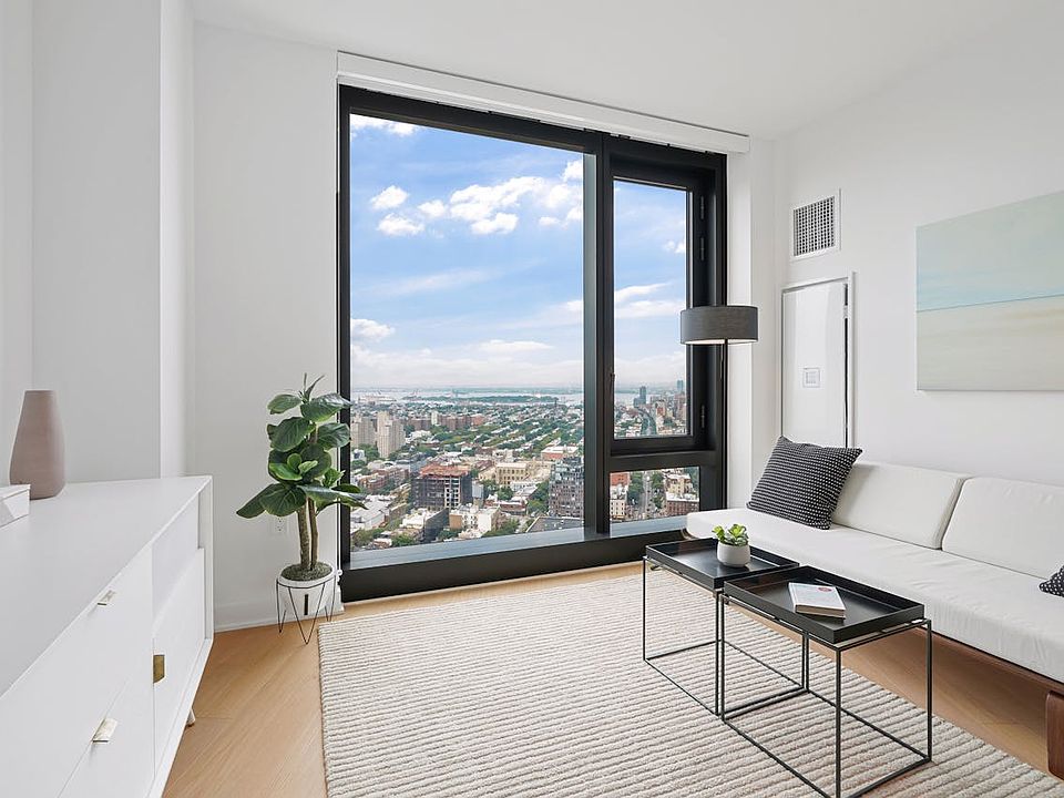 1st image of 18 6th Ave APT 3316