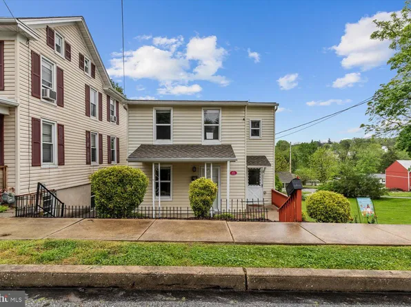 211 W Broad St, Yoe, PA 17313