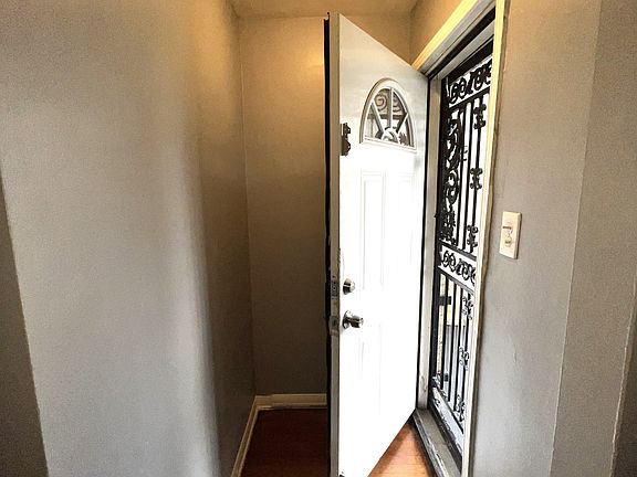 2nd image of 6622 S Damen Ave