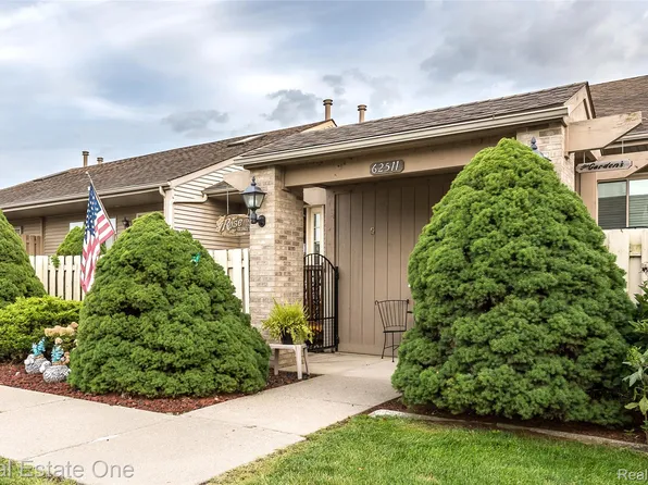 62511 Raleigh Ct #5, South Lyon, MI 48178