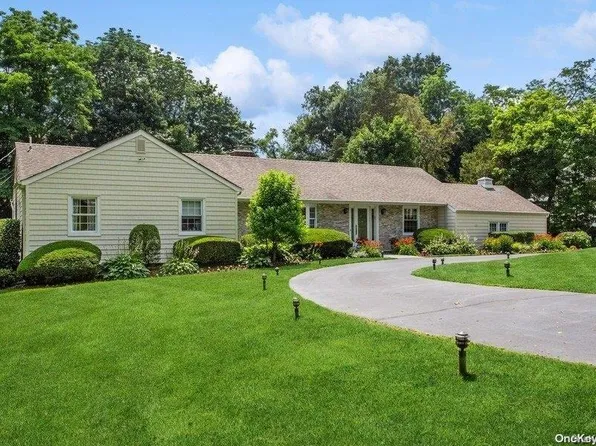 4 Colonial Drive, Huntington, NY 11743