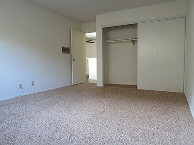 5th image of 11018 Moorpark St APT 302