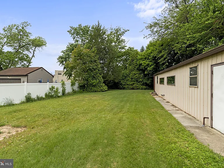 819 Mercer St — Photo 31