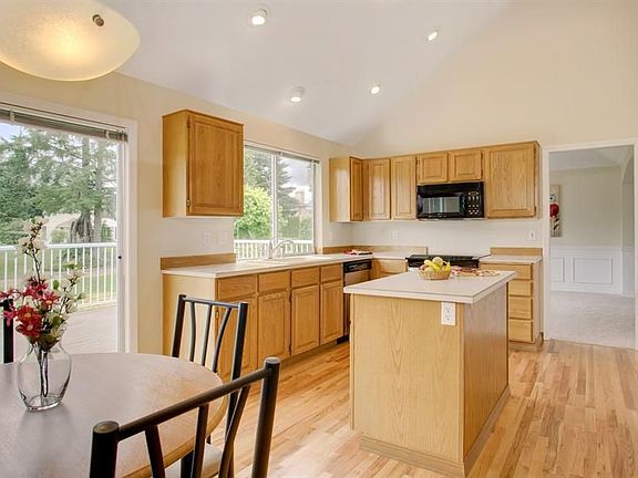 3rd image of 25611 Lake Wilderness Country Club Dr SE #C