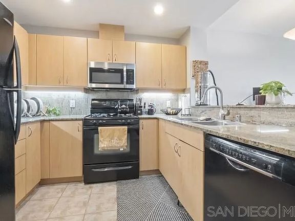 4th image of 1580 Union St Unit 306