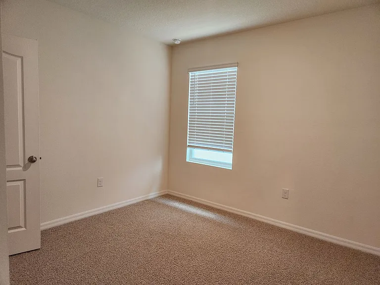 59 Melogold Dr — Photo 4