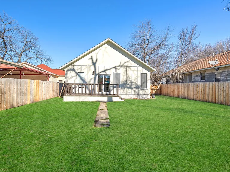 554 E Mitchell St — Photo 27