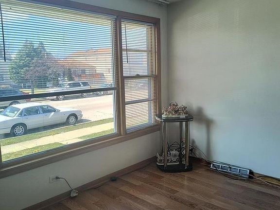 4th image of 6666 W Montrose Ave