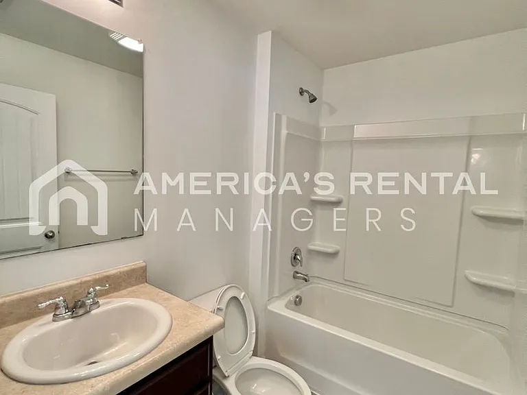 16406 Waterbury Ln — Photo 11