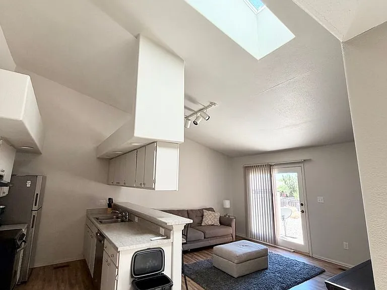 28 Pineridge Ct — Photo 5