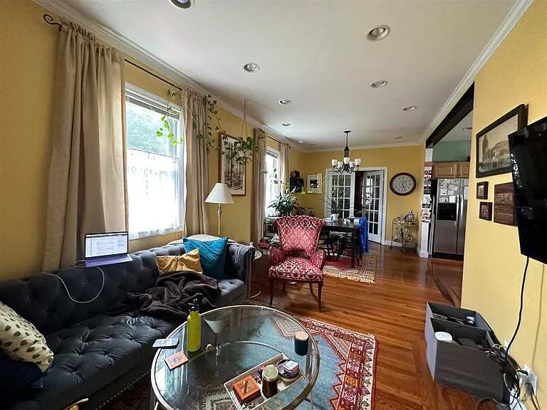 25 Thacher St #1 — Photo 3