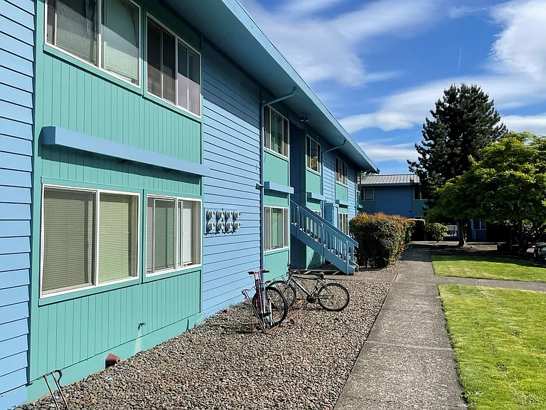 University House — Photo 3