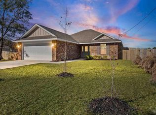 7911 Twin Lake Dr, Milton, FL 32583