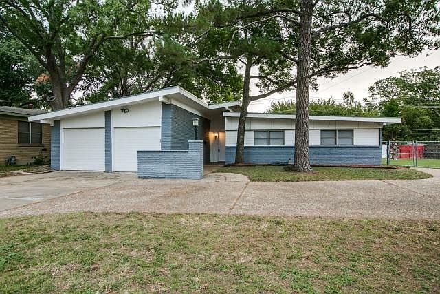 1st image of 2104 Robinwood Dr