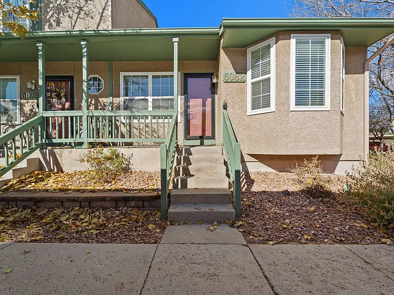 6082 Colony Cir — Photo 2