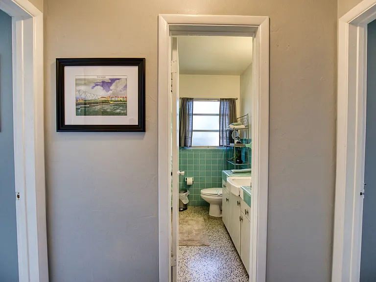 Villa Franca Ave — Photo 17