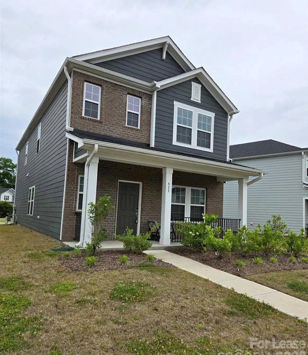 3 bed, 2.5 bath, $2,400 — Photo 1