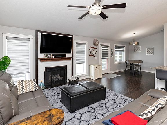 3rd image of 1419 Green Hills Dr