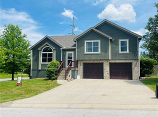 701 SW Woodland Cir, Grain Valley, MO 64029