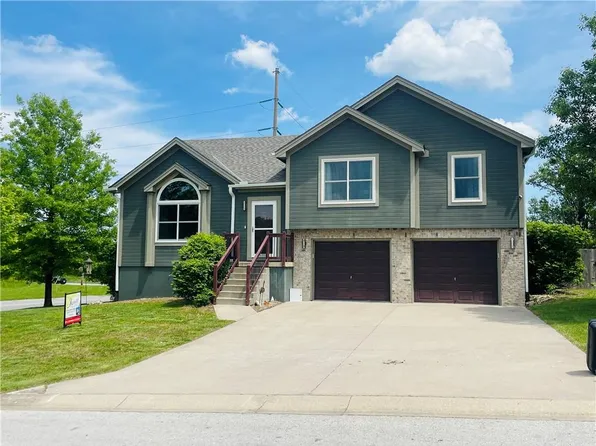701 SW Woodland Cir, Grain Valley, MO 64029