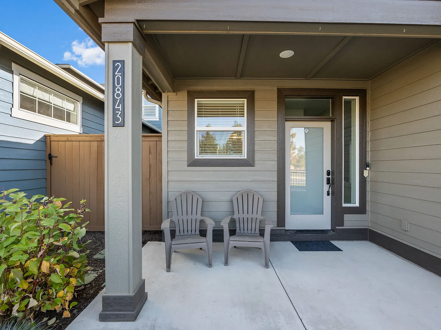 3 bed, 2.5 bath, 2141 sqft, $3,600 — Photo 4