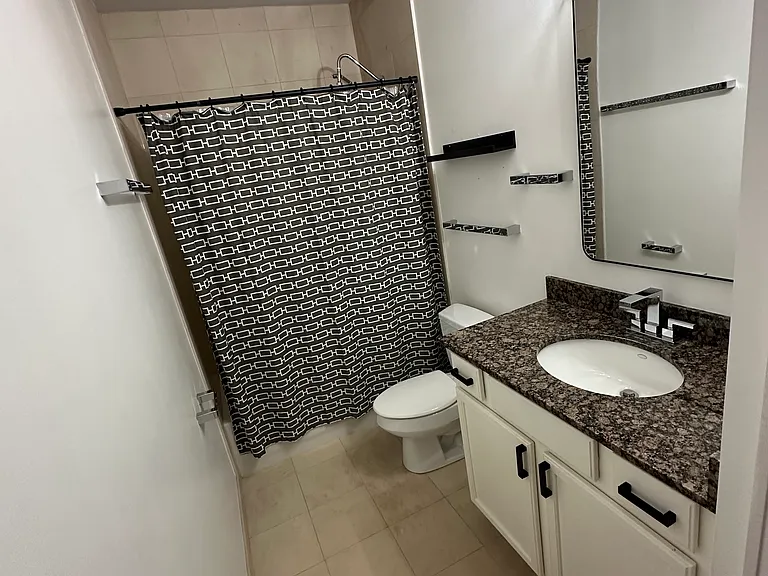 1148 W Roscoe St #4W — Photo 12