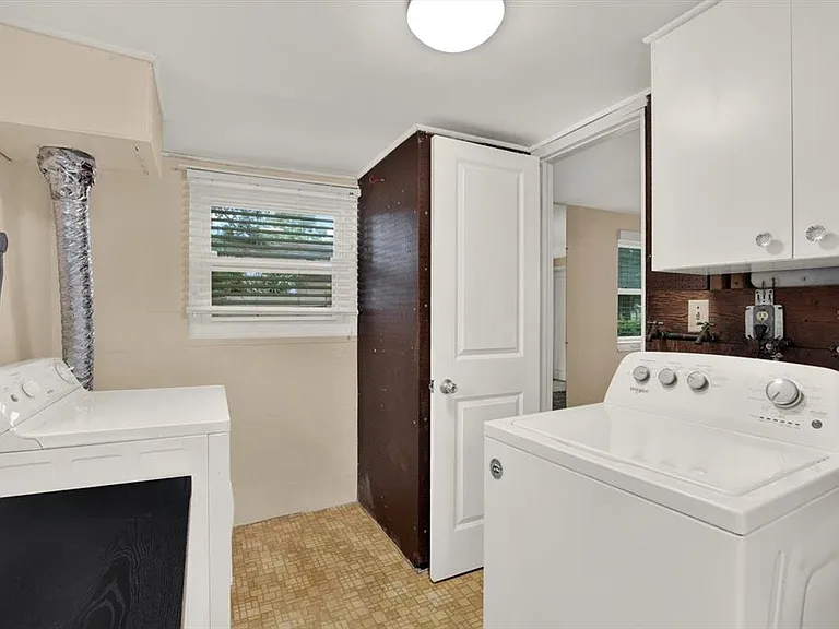 8567 Ridge Rd — Photo 14