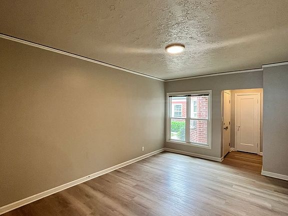 5th image of 6411 N Albina Ave APT 6