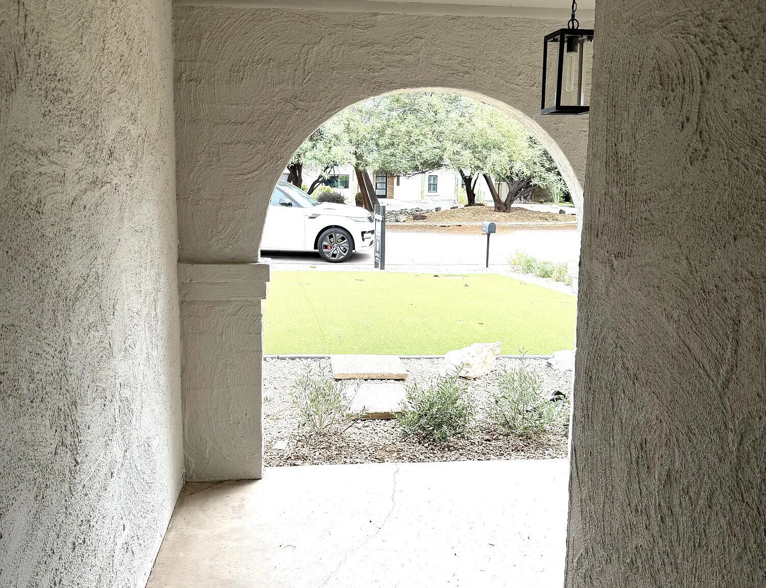 4 bed, 2.0 bath, 2035 sqft, $5,975 — Photo 3