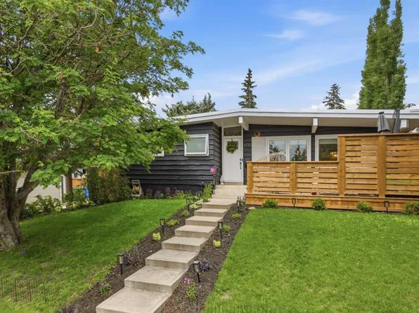 3720 S 58th Ave SW, Calgary, AB T3E 5H6