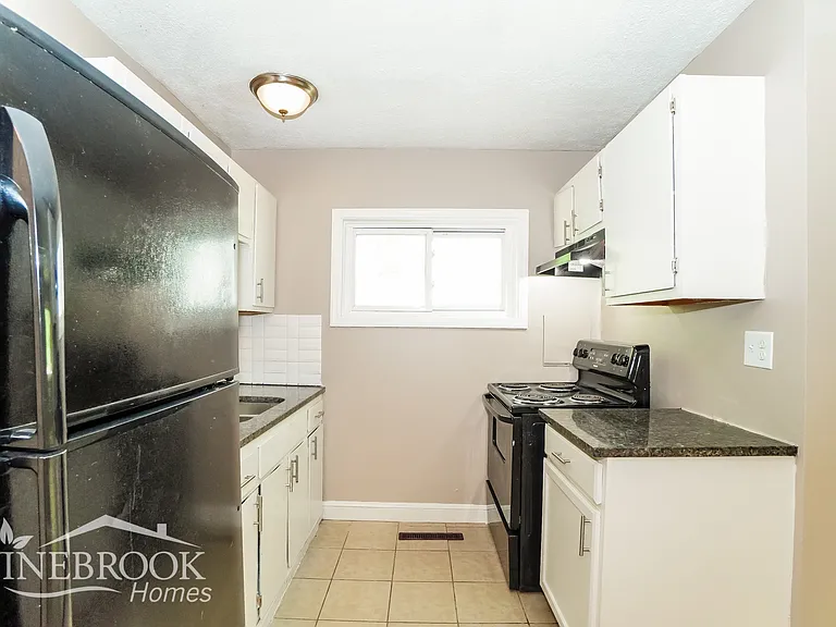 1747 Brentnell Ave — Photo 7