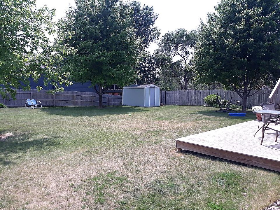 2nd image of 825 E Kevin Dr