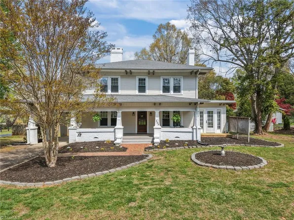 303 E Swannanoa Ave, Liberty, NC 27298