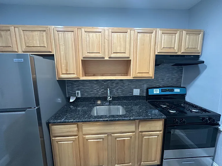 6236 Hasbrook Ave #3 — Photo 13