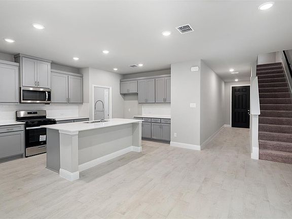 4th image of 908 Santa Lucia Dr