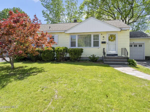 4 Oakwood Drive, Albany, NY 12205