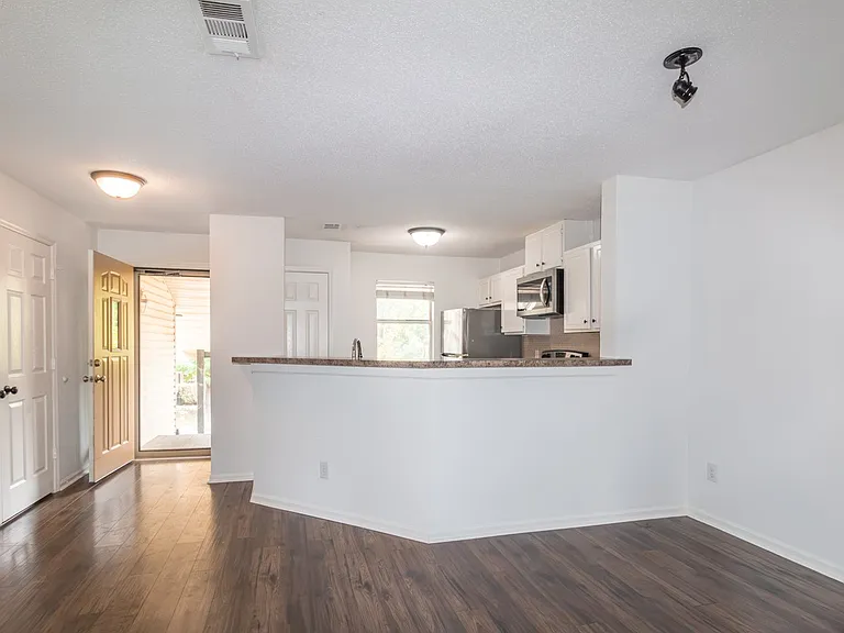 2713 Kennedy Ct — Photo 13