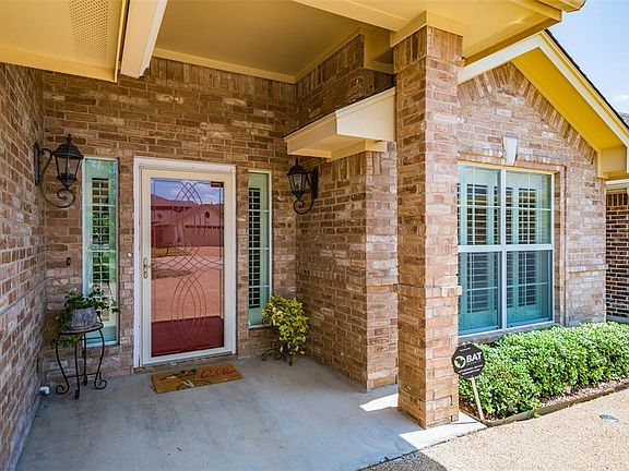 2nd image of 214 Oleander Pl