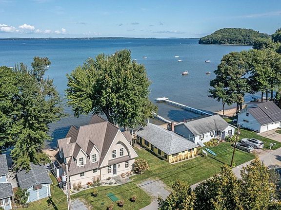 3rd image of 156 Beach Road
