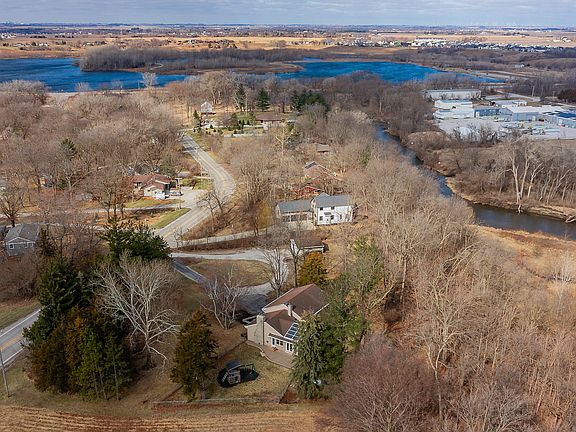 2nd image of 413 W Riverside Rd