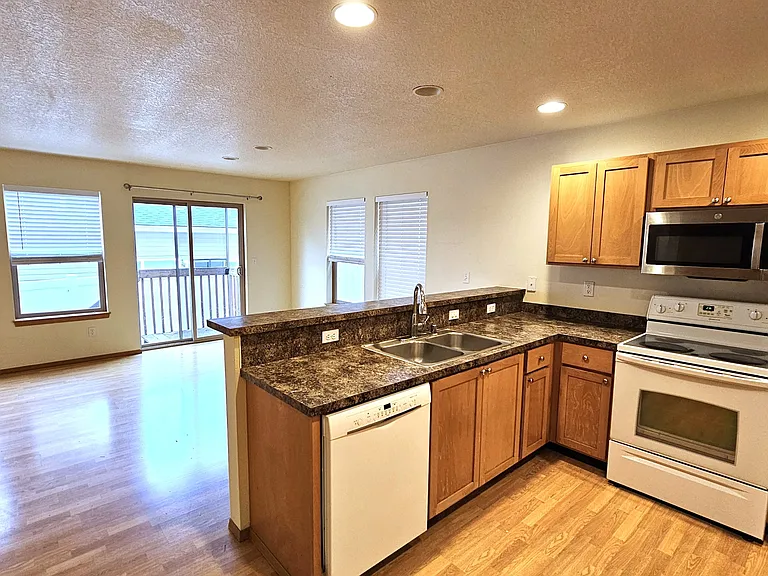 8111 NE 36th Ct — Photo 2