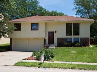 11569 Rambleridge Rd, Omaha, NE 68164