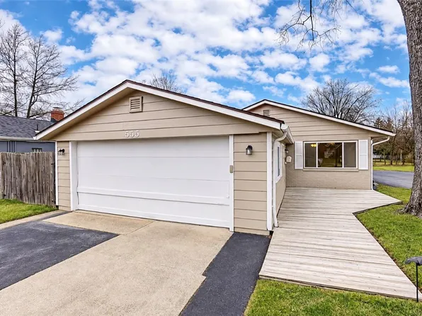 555 East Dr, Kettering, OH 45419